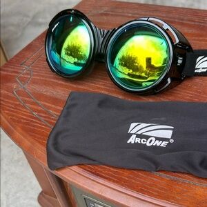 Black and Green Protective Goggles